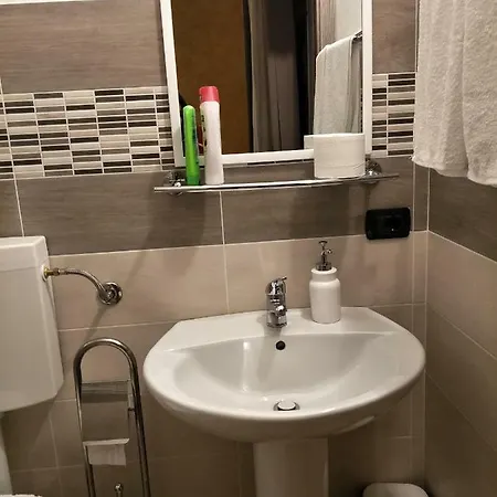 Oda ve Kahvaltı Benjamas *