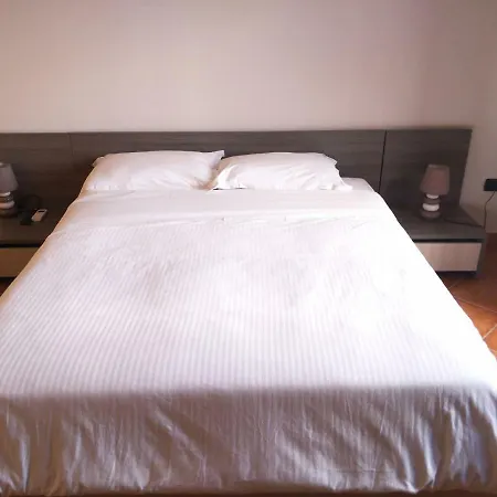 Bed & Breakfast Benjamas *