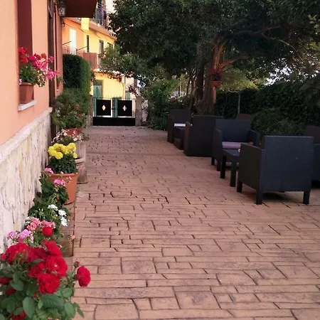 Benjamas Couette-café Bisacquino